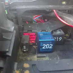 Przekaźniki w skrzynce bezpieczników Audi A4 B6: 395, 202, 219.