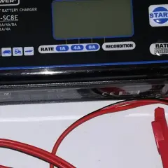 Ładowarka MW-SC8E. Czy nowy akumulator trzeba ładować? Ta ładowarka pomoże Ci to sprawdzić i naładować baterie 12V/24V.
