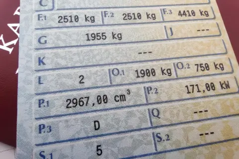 Fragment dowodu rejestracyjnego z danymi pojazdu. Widoczna moc silnika: 171,00 kW.