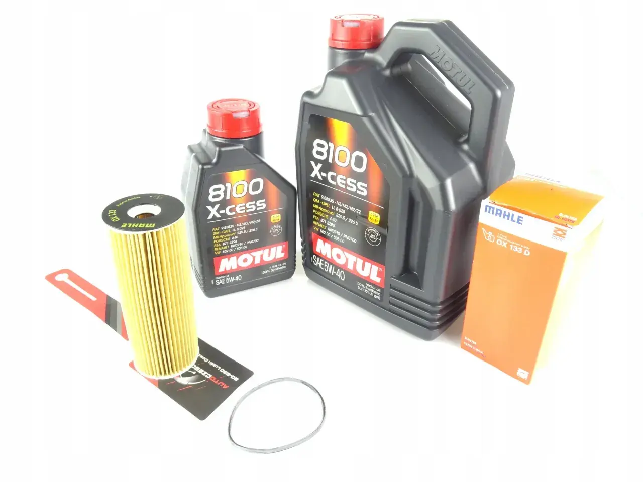 Olej silnikowy Motul 8100 X-cess SAE 5W-40 i filtr oleju Mahle OX 133 D.