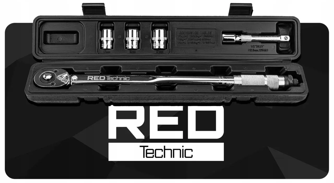 Zestaw kluczy dynamometrycznych RED Technic w czarnym etui.